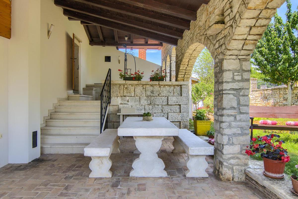 Holiday Home Kukurin Bale Exterior foto